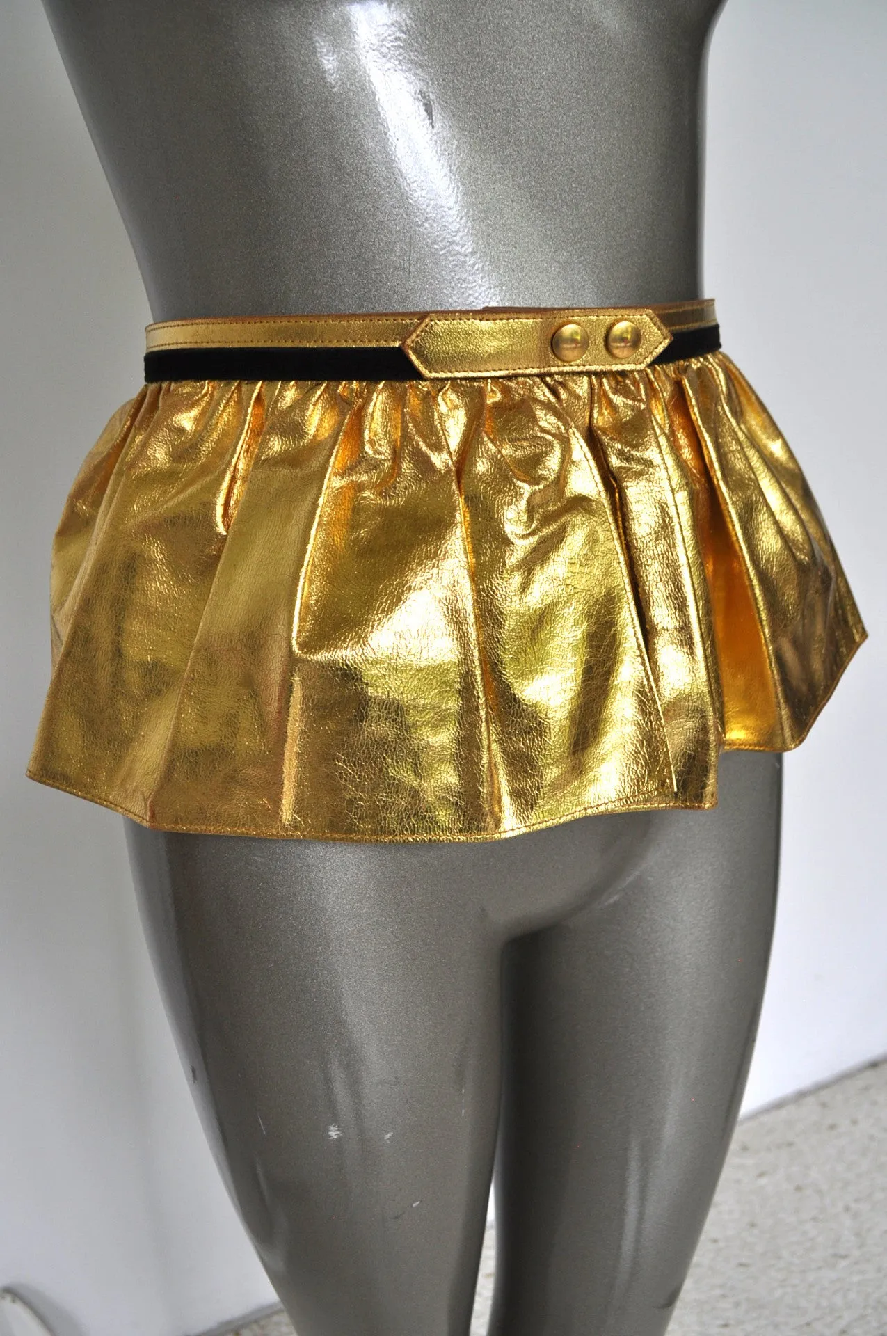 Fabulous 50s Gold Metallic Peplum Leather Belt.