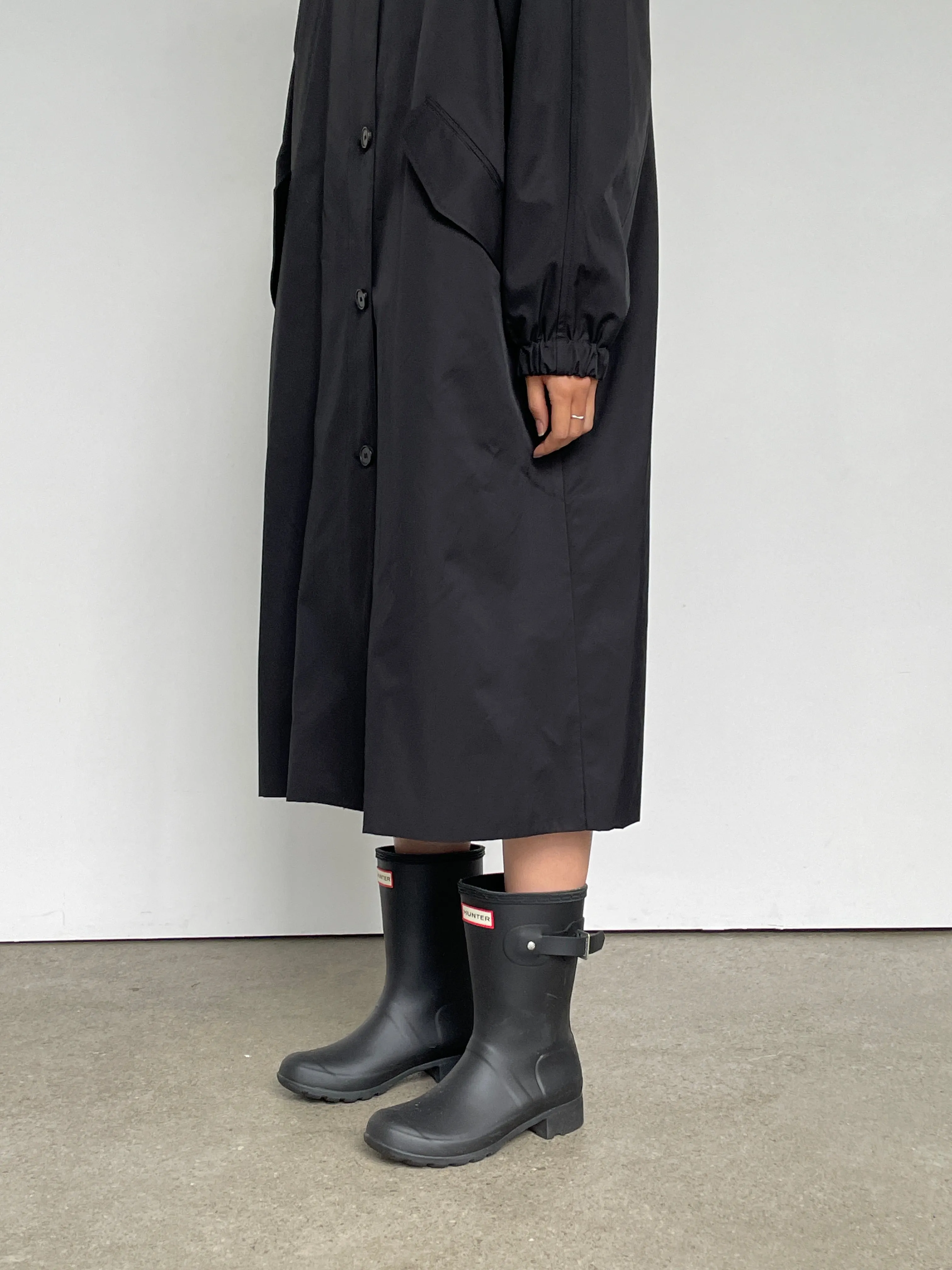 Hooded coat with raglan sleeves