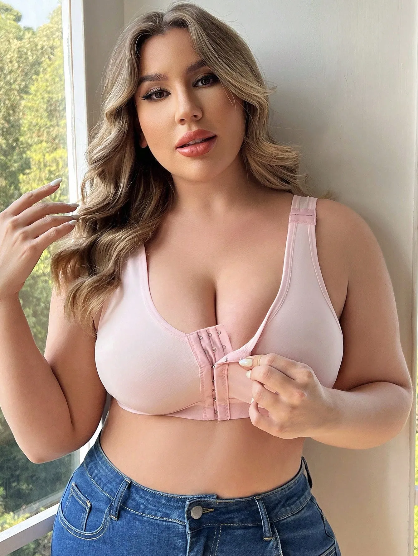 Plus Size Solid Color Bra With Front Closure