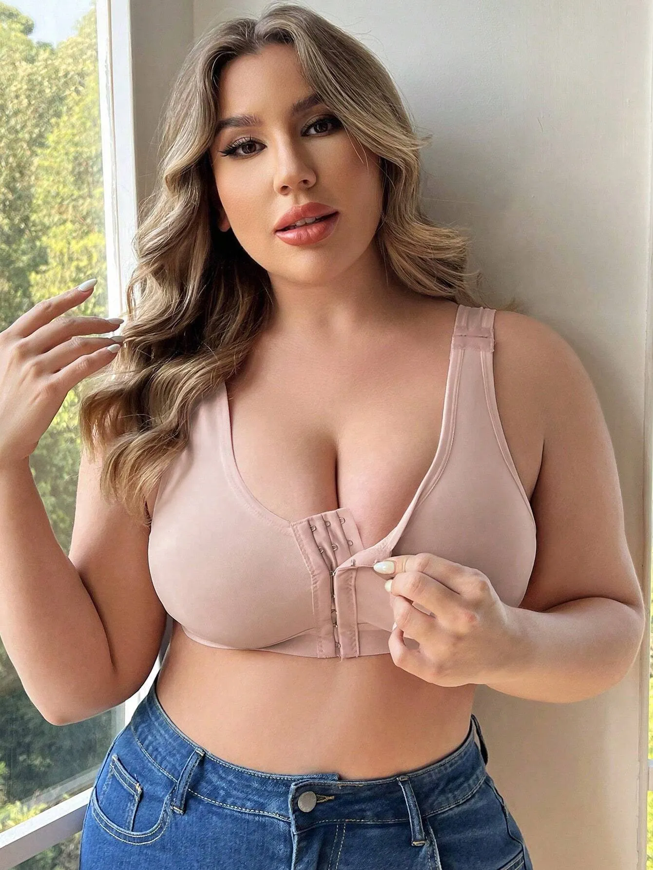 Plus Size Solid Color Bra With Front Closure