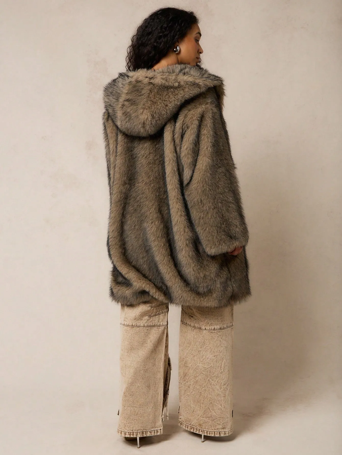 SUMWON WOMEN Oversized Fluffy Coat