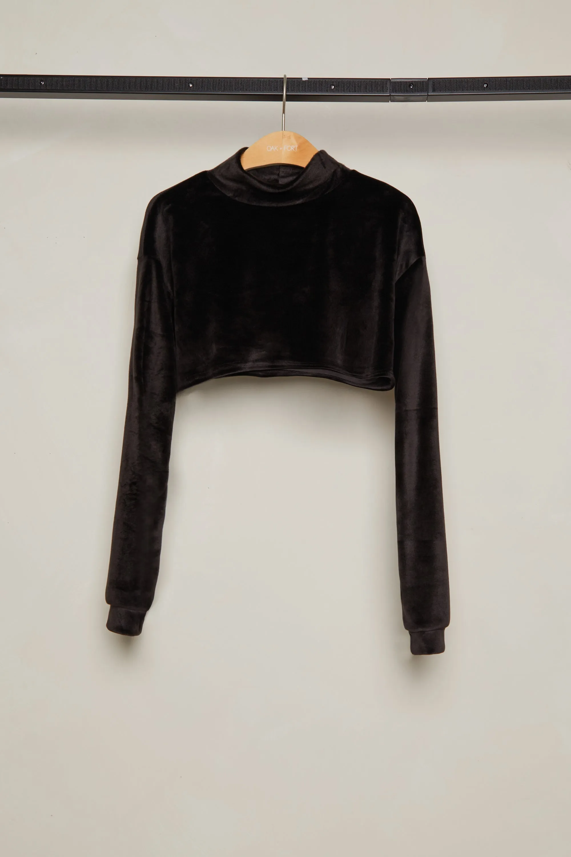 VELVET TURTLENECK TOP