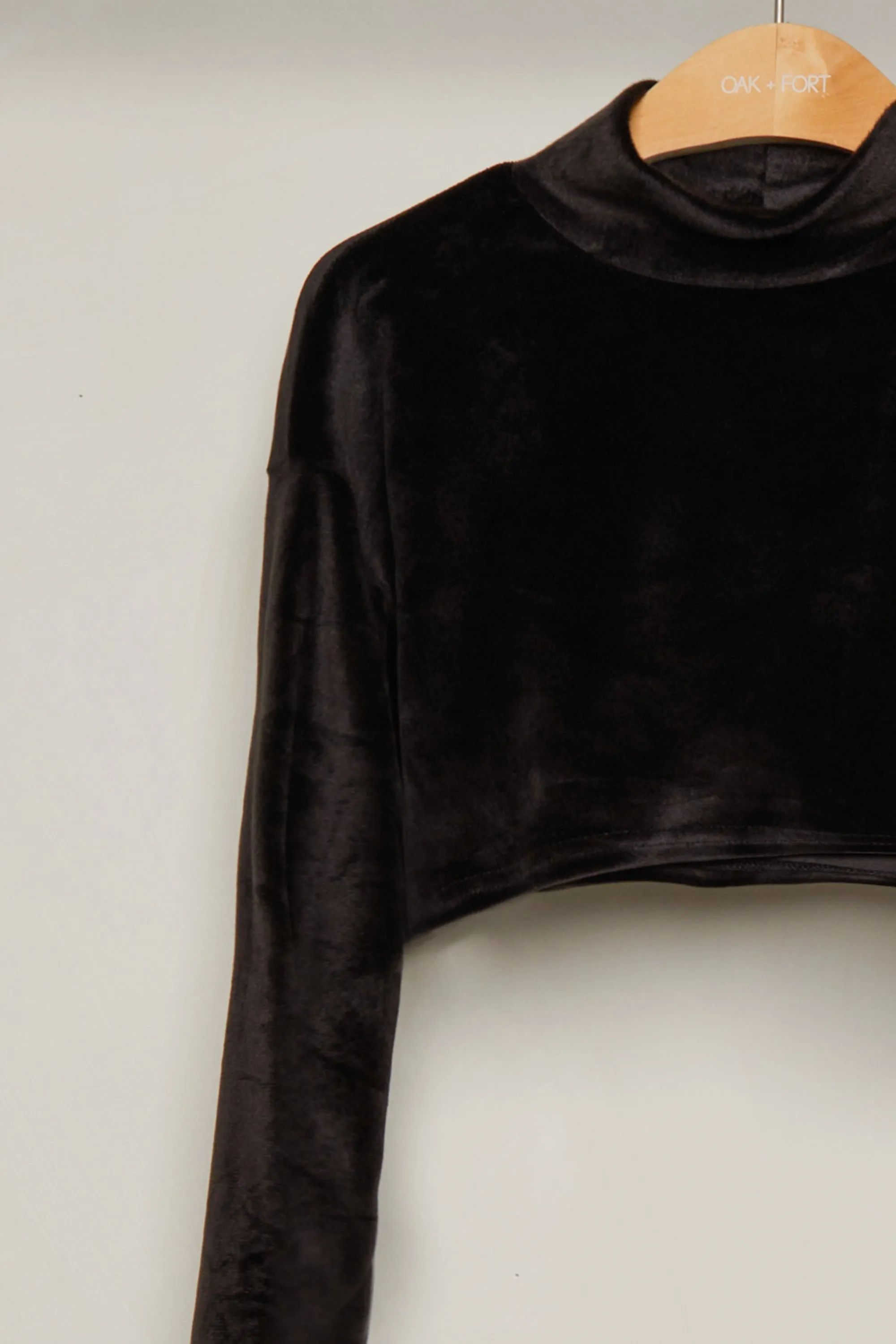 VELVET TURTLENECK TOP